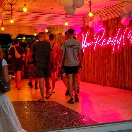 Base Party Hostel Ao Nang Екстер'єр фото