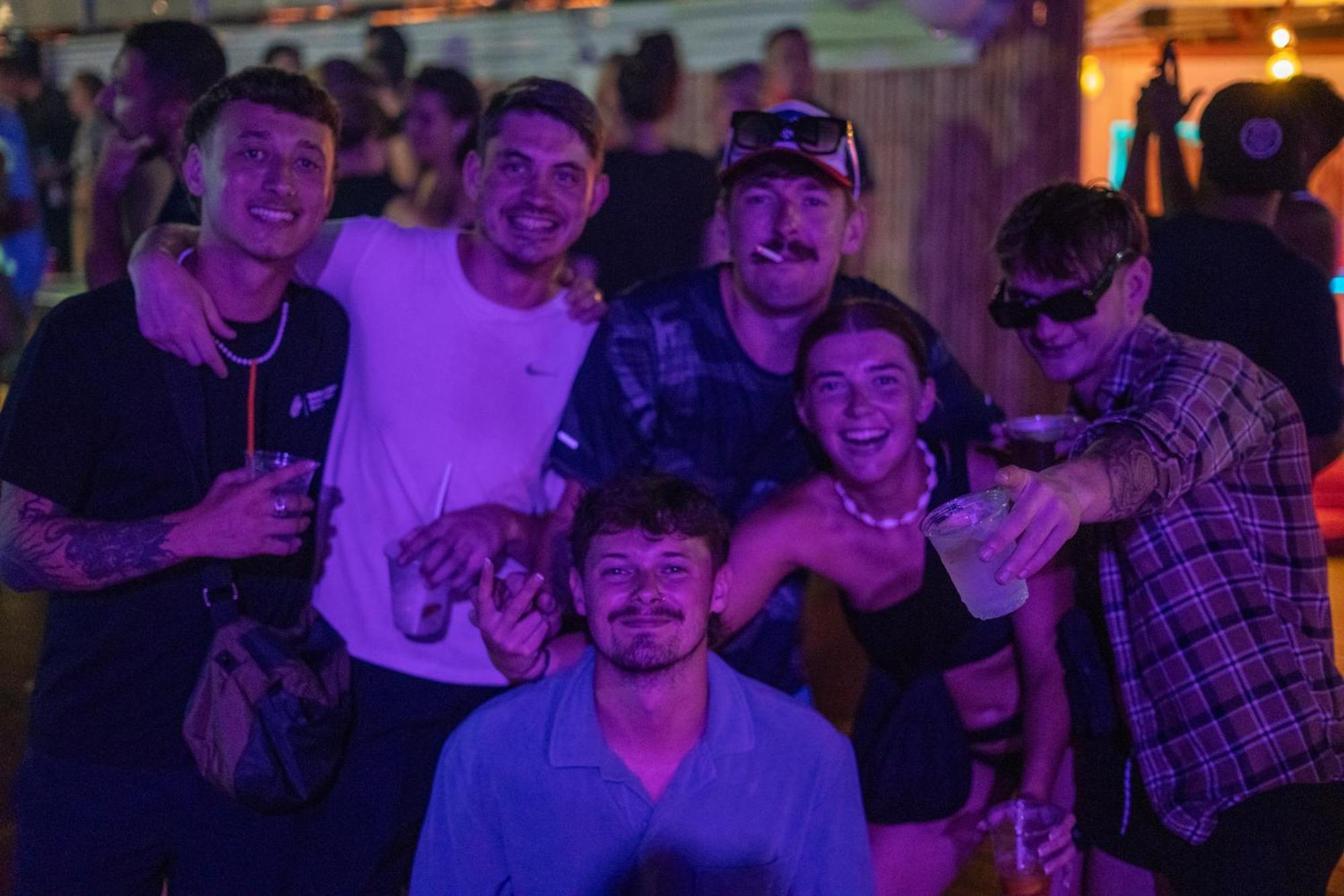 Base Party Hostel Ao Nang Екстер'єр фото