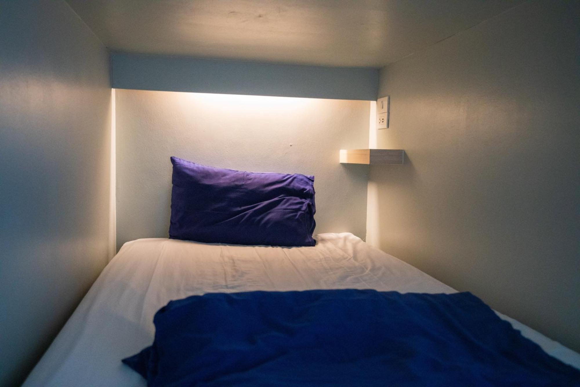 Base Party Hostel Ao Nang Екстер'єр фото