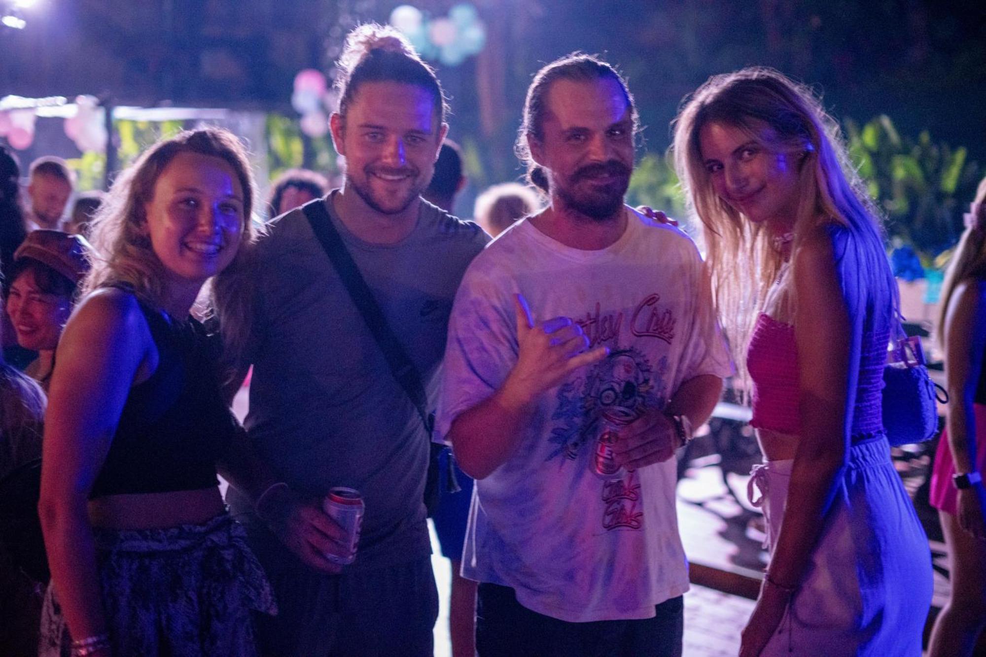 Base Party Hostel Ao Nang Екстер'єр фото