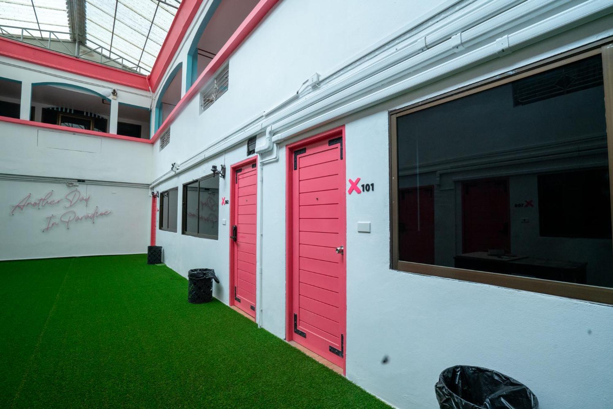 Base Party Hostel Ao Nang Екстер'єр фото