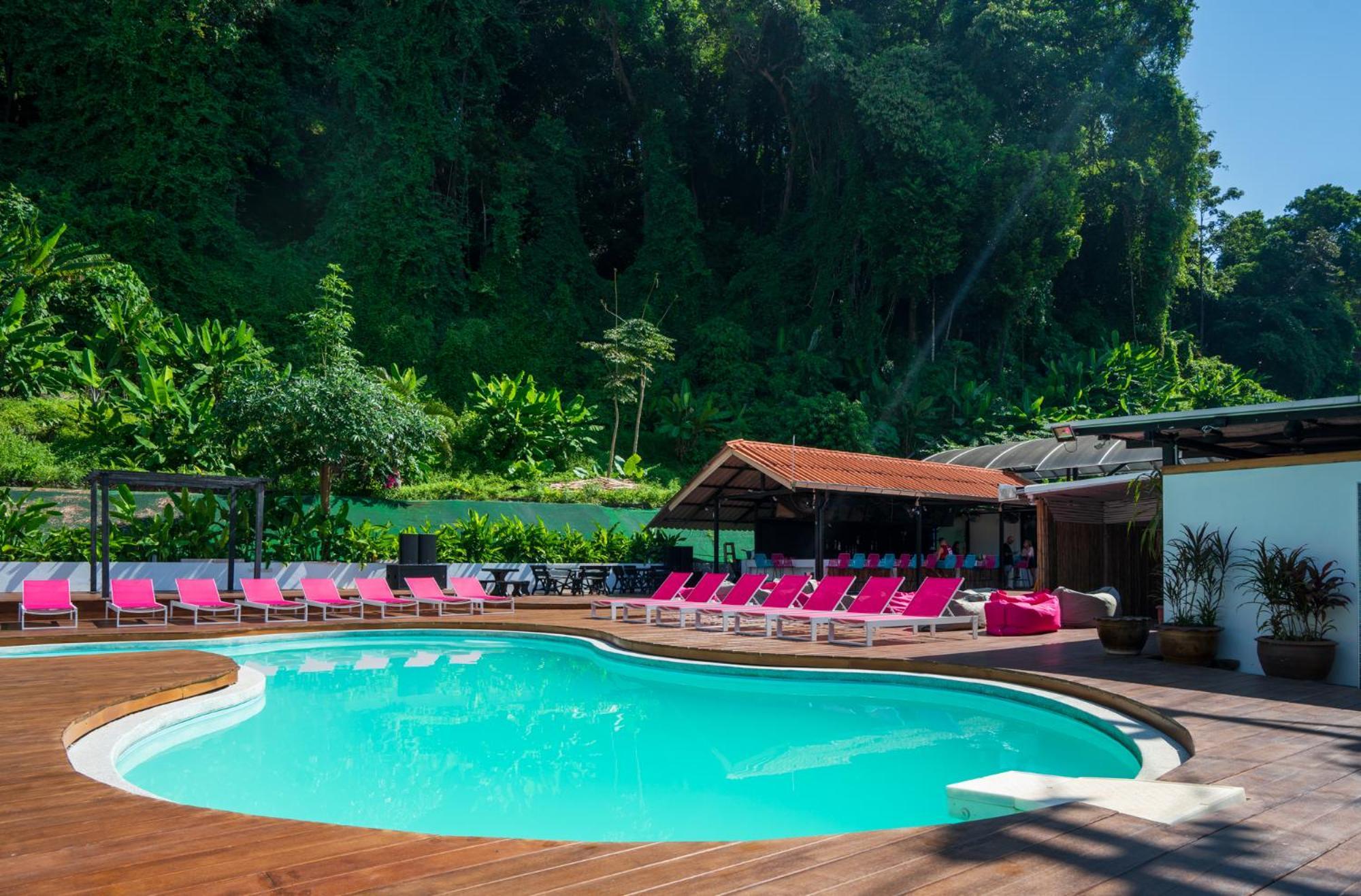 Base Party Hostel Ao Nang Екстер'єр фото