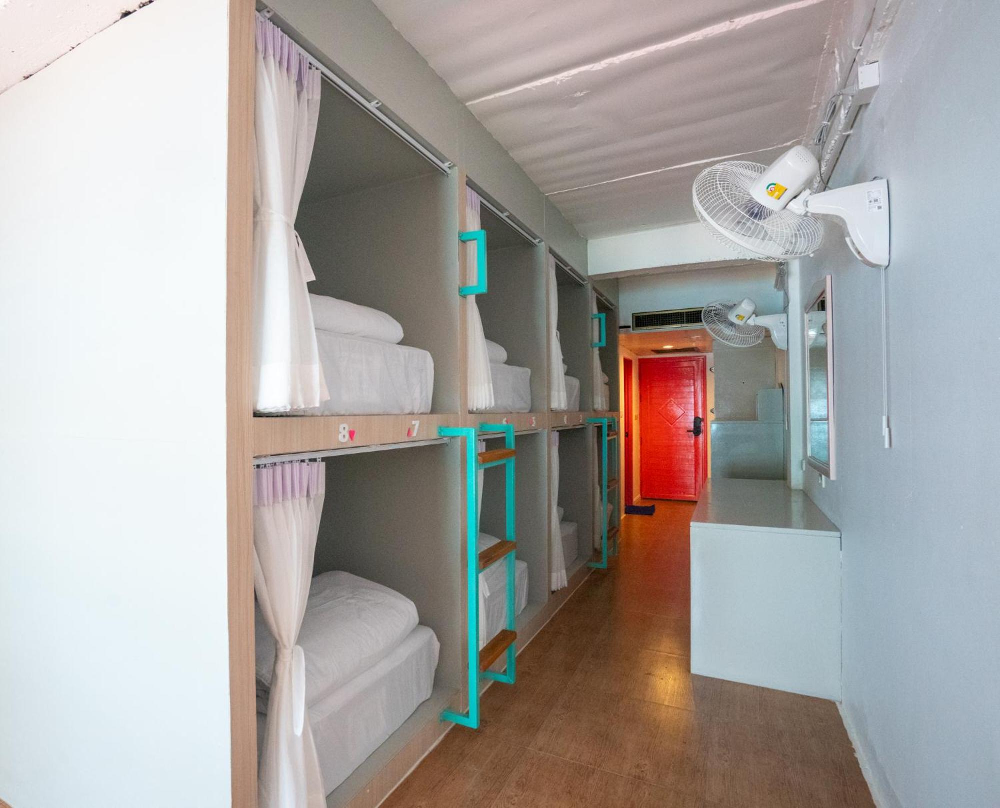 Base Party Hostel Ao Nang Екстер'єр фото