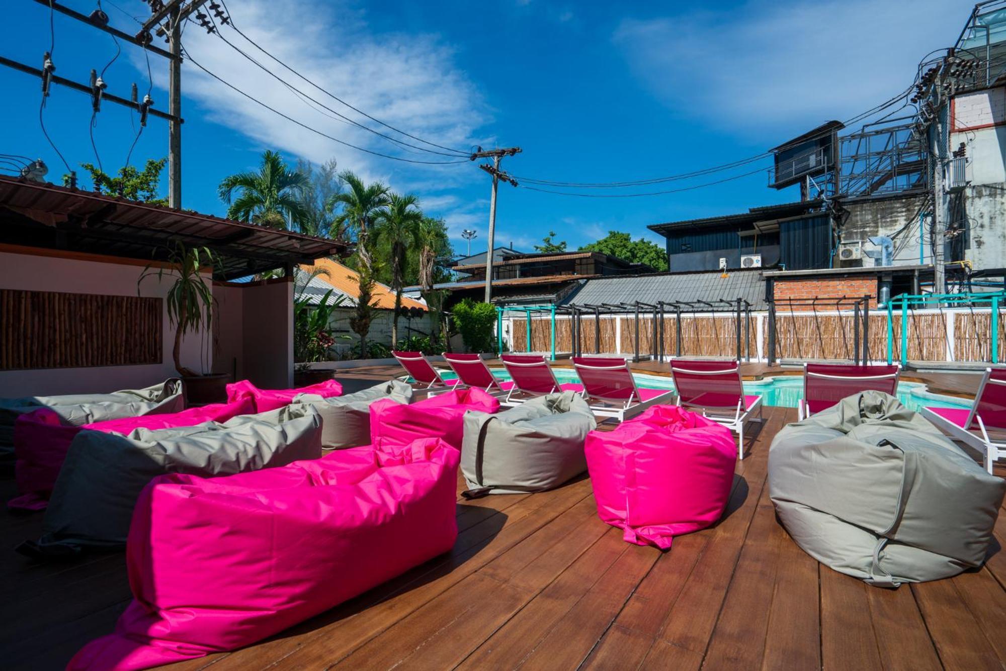 Base Party Hostel Ao Nang Екстер'єр фото
