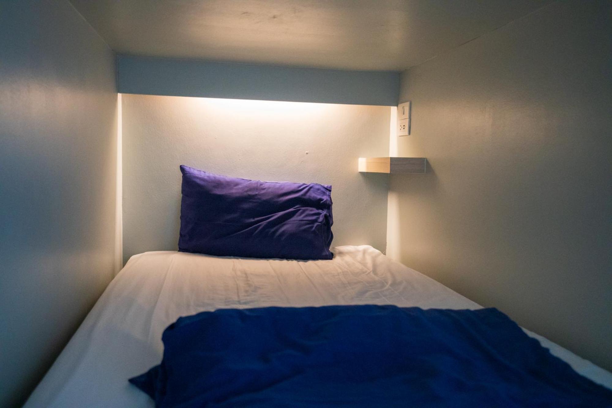 Base Party Hostel Ao Nang Екстер'єр фото