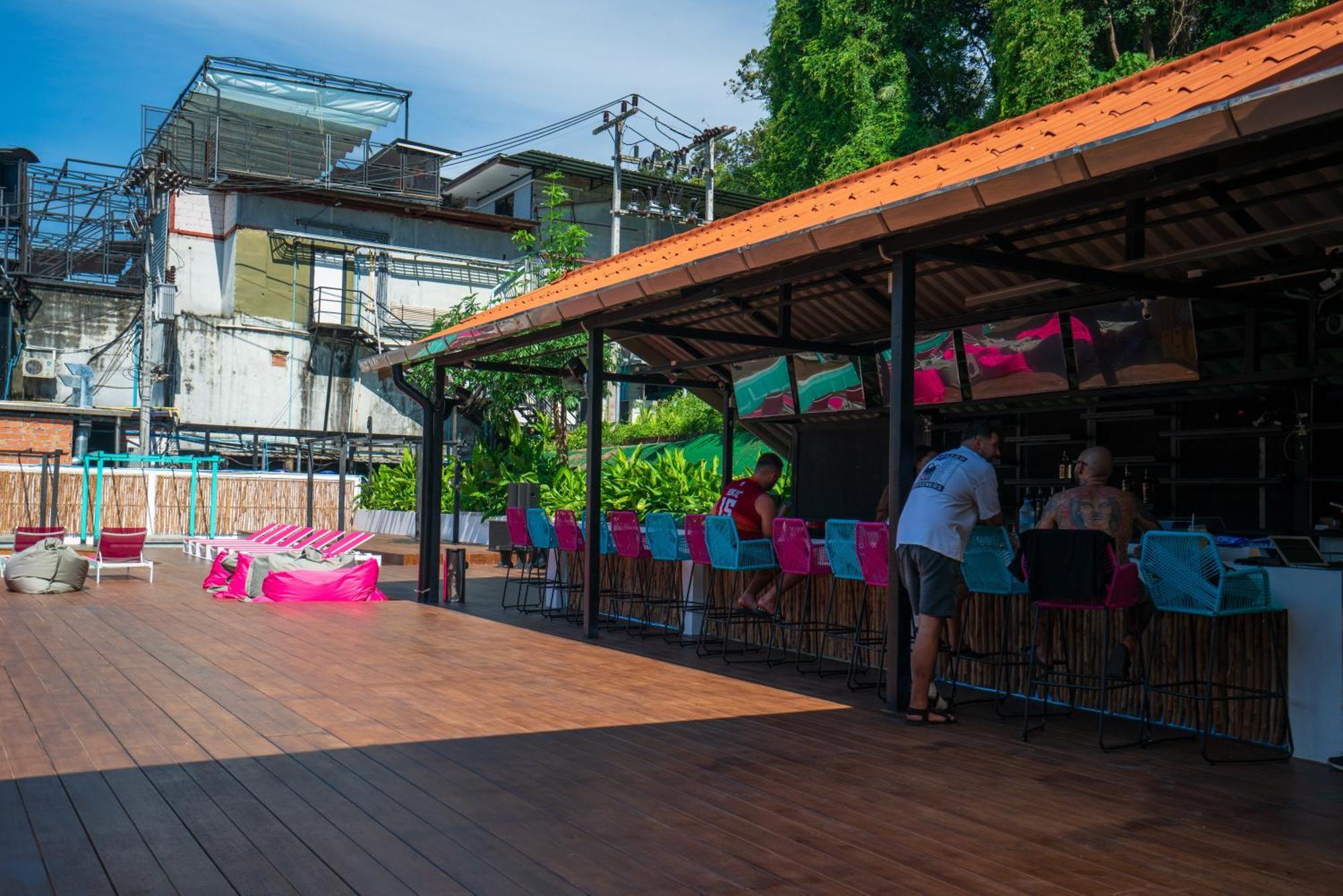 Base Party Hostel Ao Nang Екстер'єр фото
