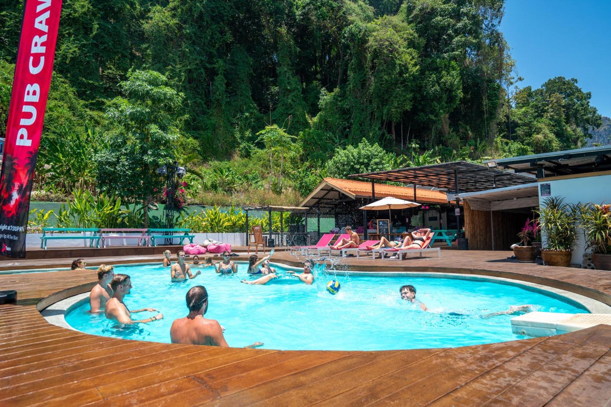Base Party Hostel Ao Nang Екстер'єр фото