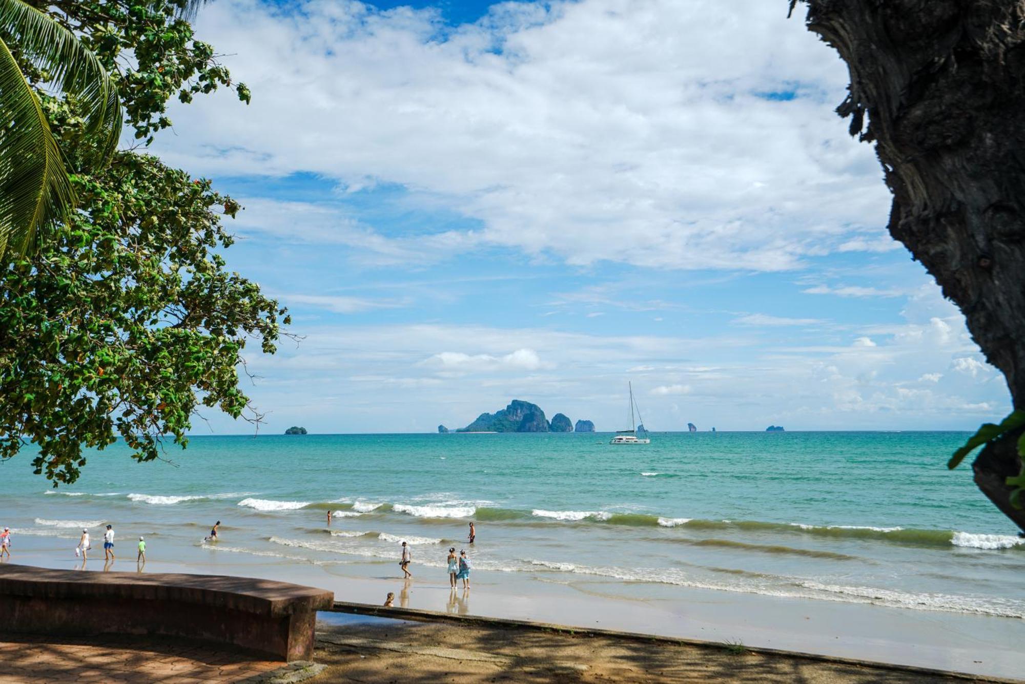 Base Party Hostel Ao Nang Екстер'єр фото