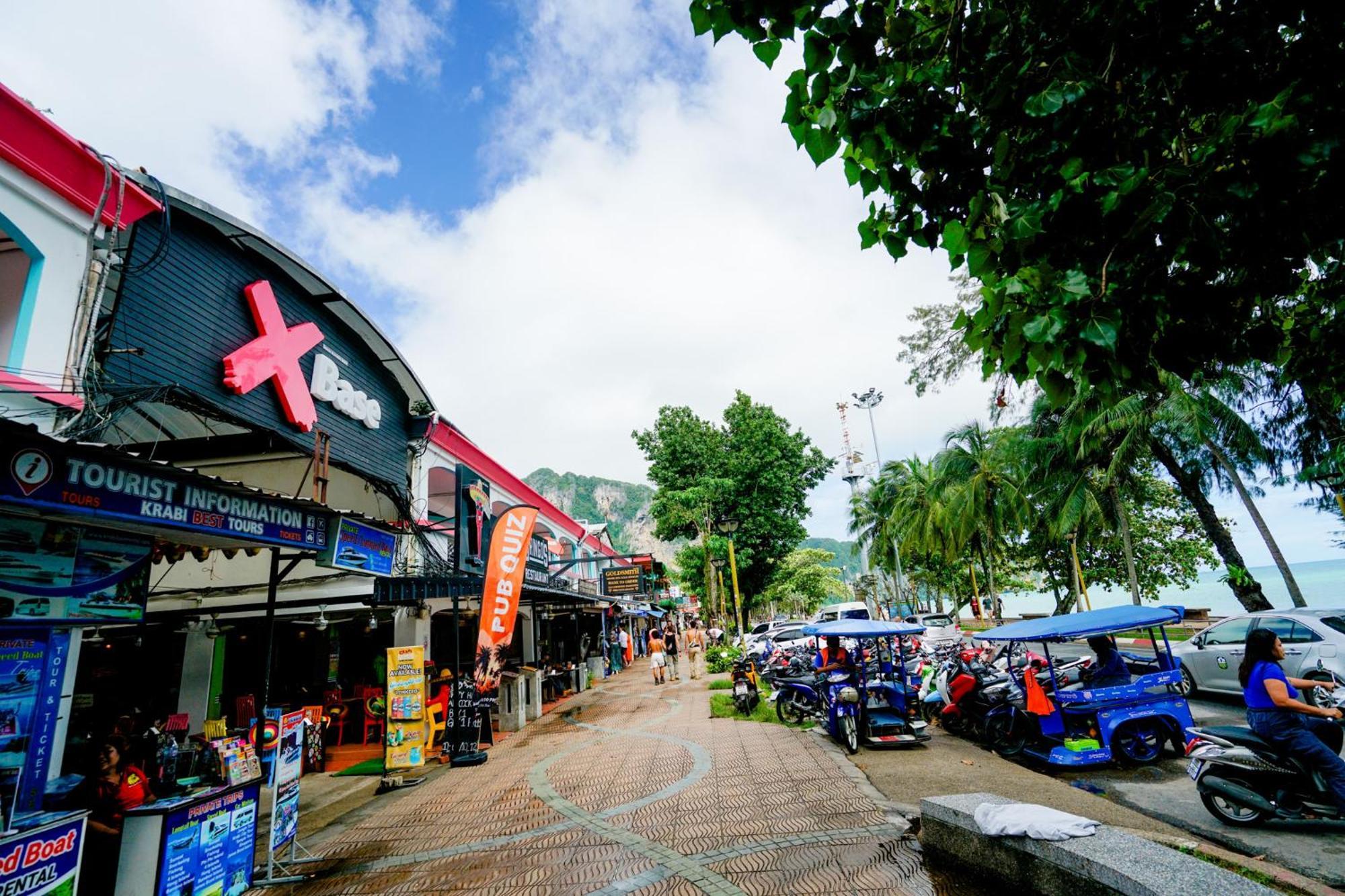 Base Party Hostel Ao Nang Екстер'єр фото